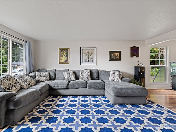 4th image of 1008 Fairway Drive