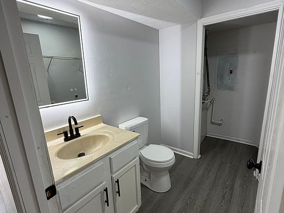4th image of 309 Churchill Dr #1