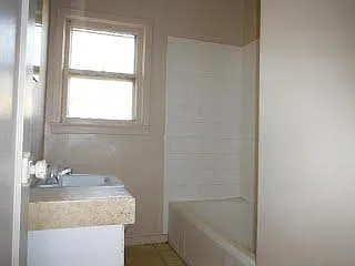 559 W 200 N — Photo 3