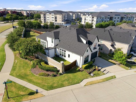 3rd image of 903 Leola Ln