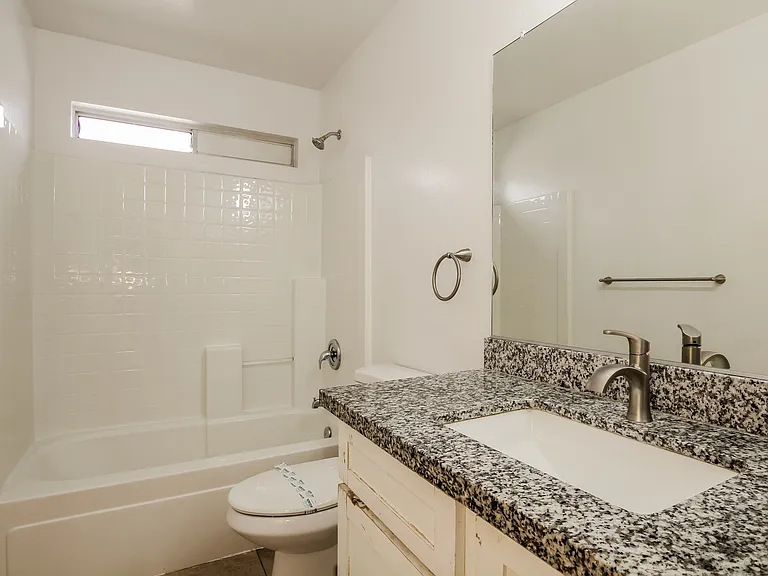 12610 W Myer Ln — Photo 13