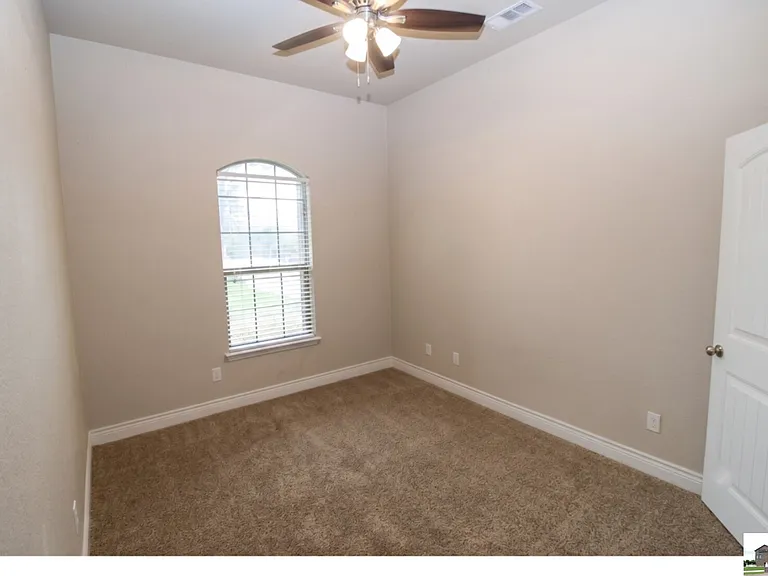 1128 Pheasant Cir — Photo 6