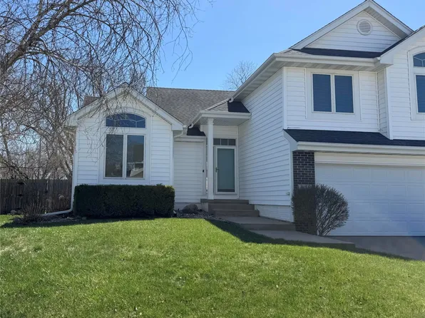 14114 Briarwood Ln, Urbandale, IA 50323
