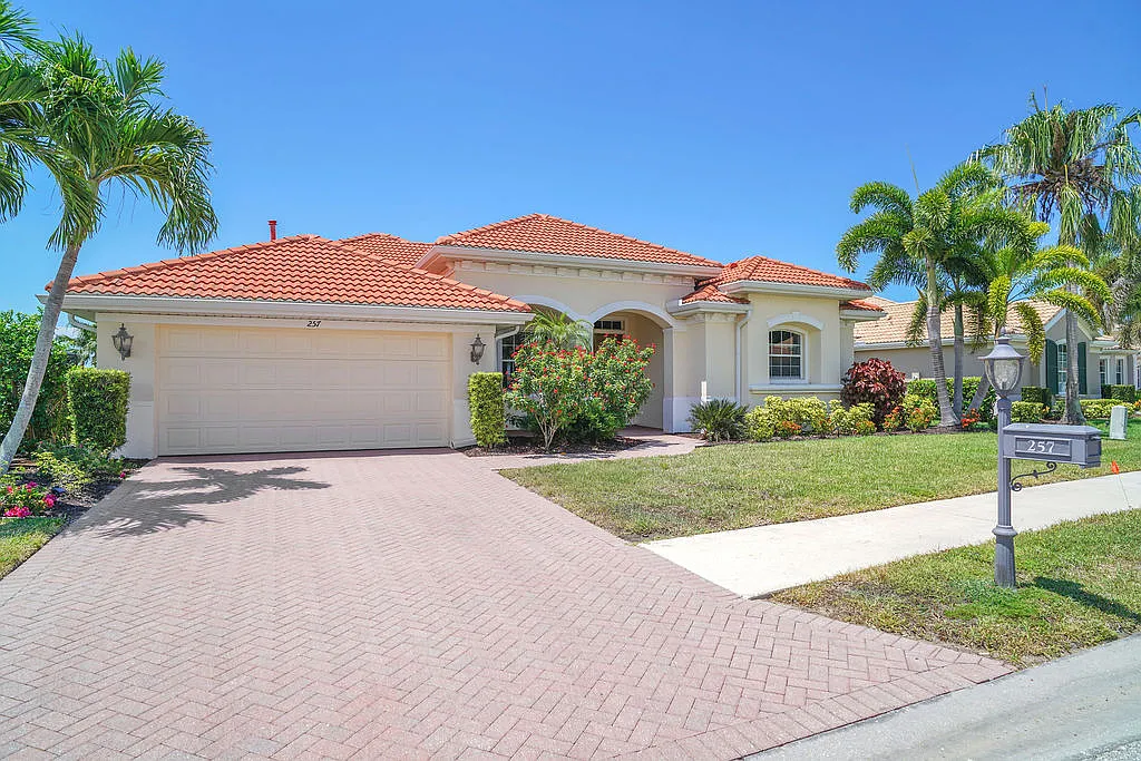 257 Montelluna Dr — Photo 2