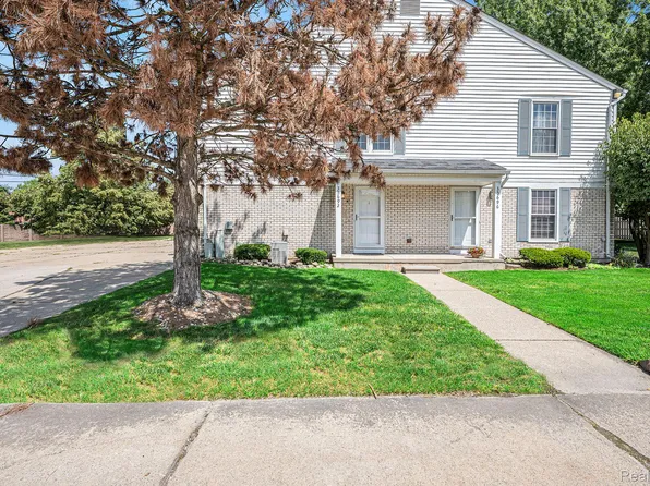 35692 Stillmeadow Ln, Clinton Township, MI 48035