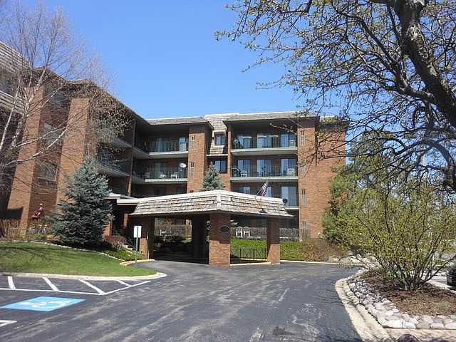 1st image of 51 Old Oak Dr APT 412