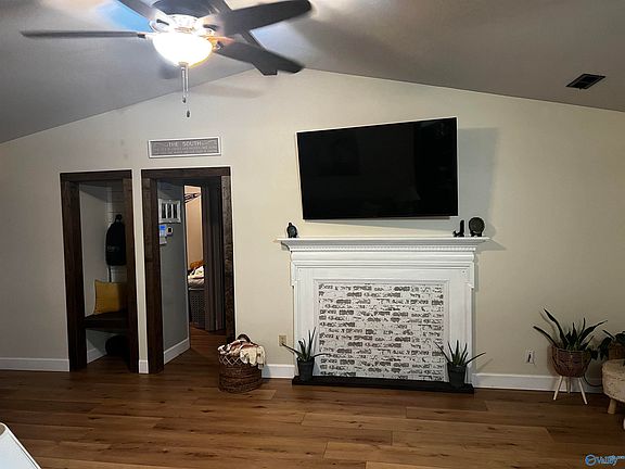 4th image of 115 Worthington Cir
