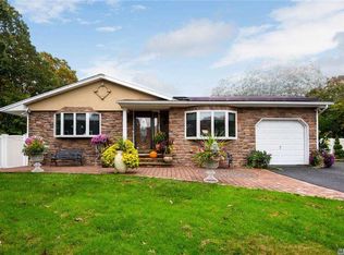 16 Victory Ave, Shirley, NY 11967