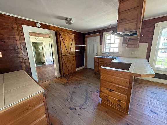 2nd image of 1505 Hope Cir