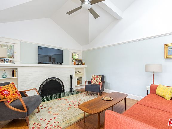 3rd image of 652 Woodlawn Ave