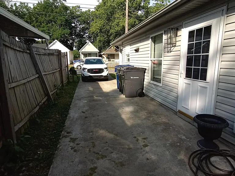 337 E 2nd St — Photo 21