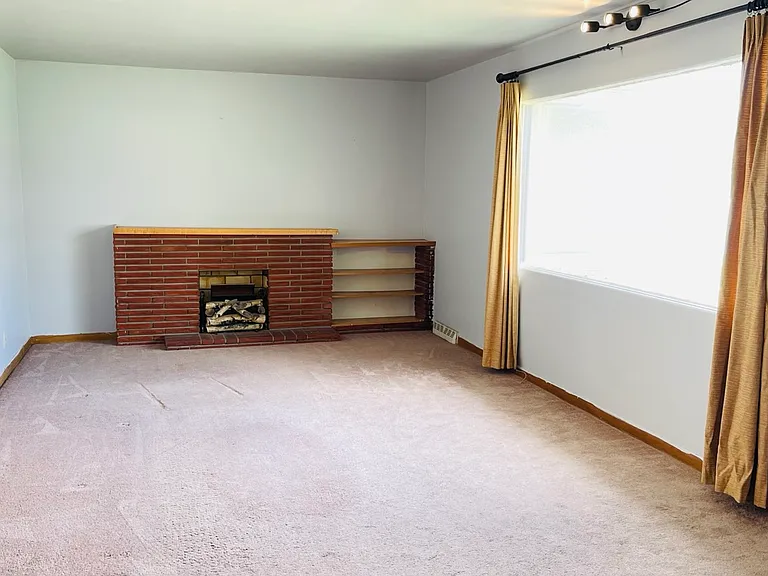 536 Northmount Dr NW — Photo 4