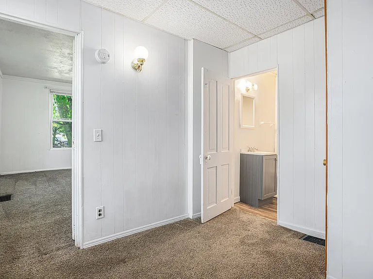 102 E Paw St #4 — Photo 8