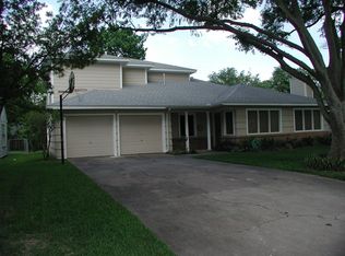 5545 Huisache St, Bellaire, TX 77401
