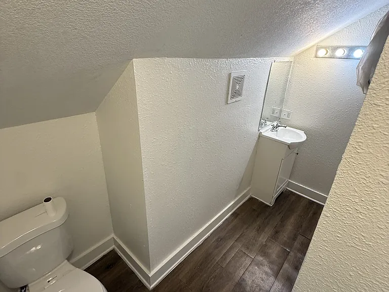 353 Sherburne Ave — Photo 4