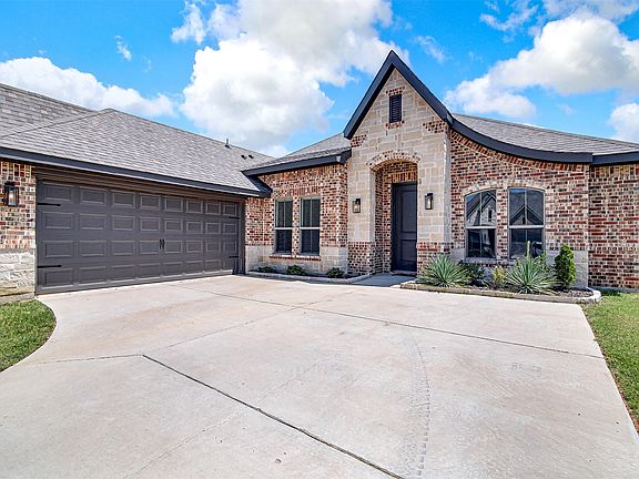 2nd image of 112 Mockingbird Hill Dr
