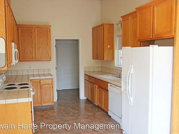 5th image of 800 Arbona Cir S