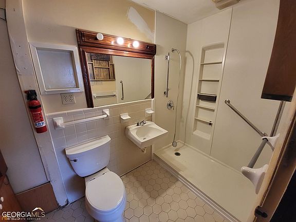 3rd image of 213 Whippoorwill Way