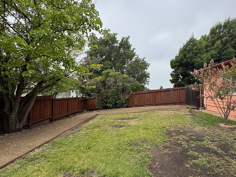 2230 Redwood St — Photo 33
