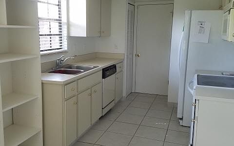 2nd image of 244 Brentwood Dr N