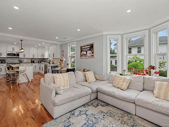 4th image of 126 Winthrop Ave