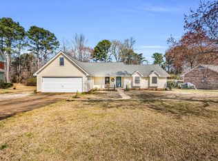 139 Lakeover Dr W, Columbus, MS 39702