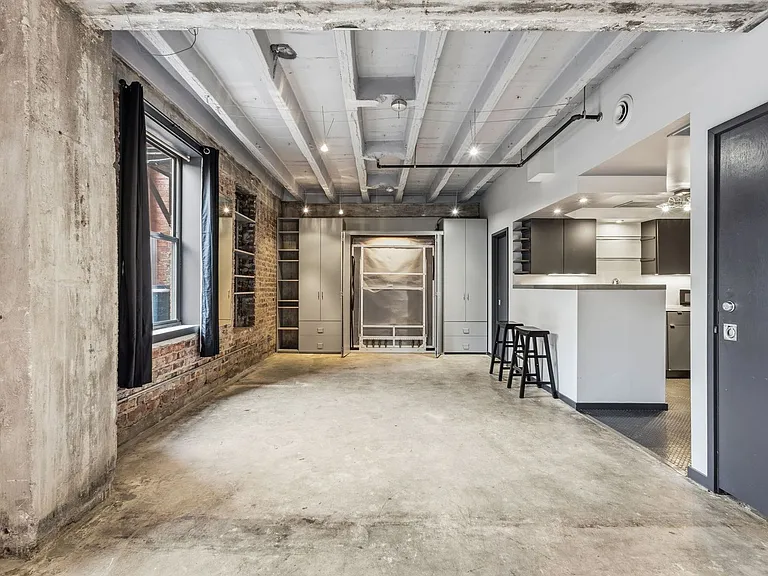 312 S 16th St #303 — Photo 23