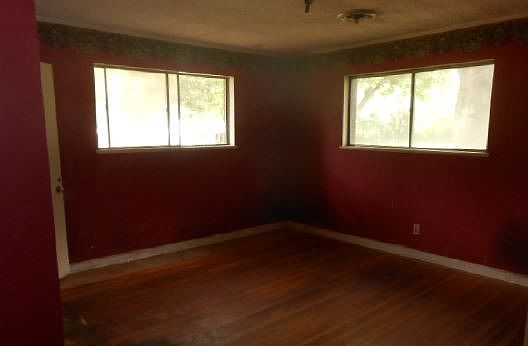 3rd image of 1909 Woodlawn Cir