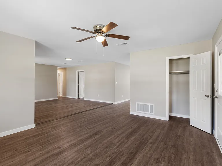 225 Etta St — Photo 4