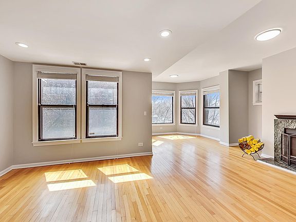 2nd image of 926 W Margate Ter APT 2W