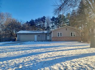 30675 Montclair Dr, Lindstrom, MN 55045