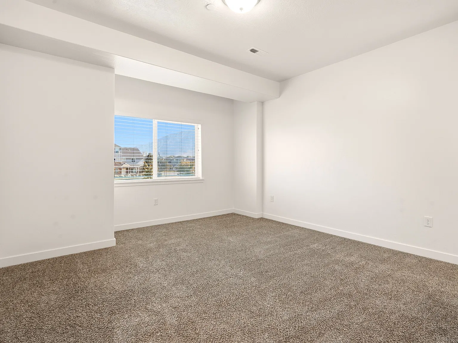 Vine Bldg 02: Unit 206 Type 2: Standard - 206 — Photo 3