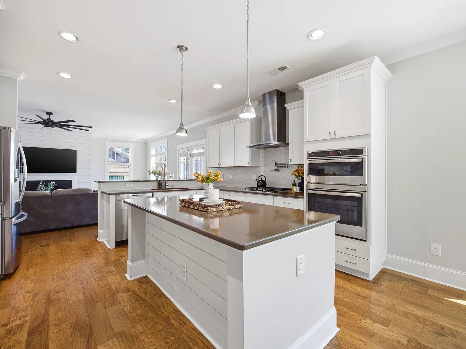 4 bed, 3990 sqft, $3,300 — Photo 3