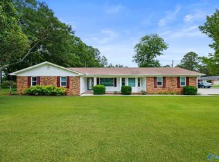 901 Beverly St NE, Hartselle, AL 35640