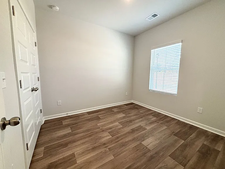 1033 Arborwood Dr SW — Photo 10