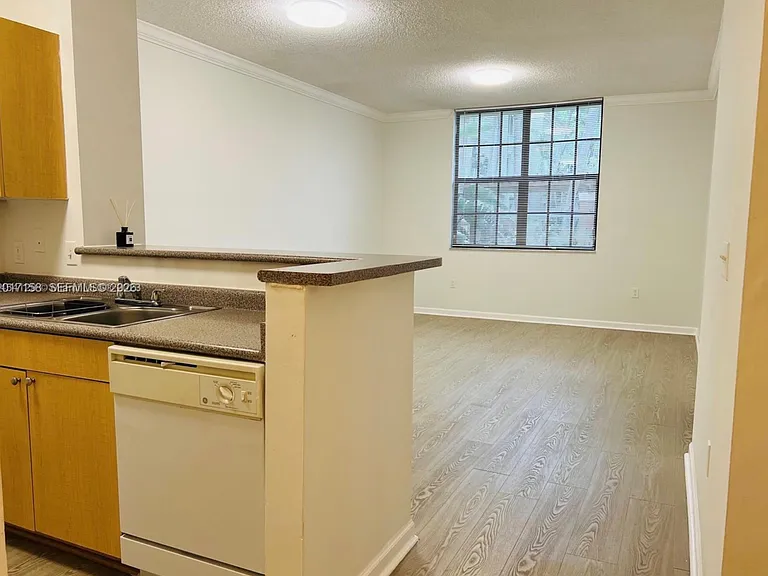 1900 Van Buren St #111B — Photo 11