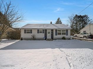1713 Honeysuckle Ln, Stroudsburg, PA 18360