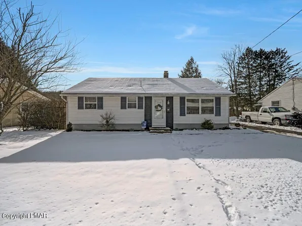 1713 Honeysuckle Ln, Stroudsburg, PA 18360