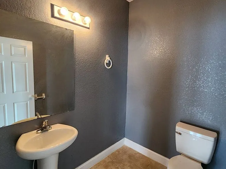 328 Dundee Dr — Photo 47