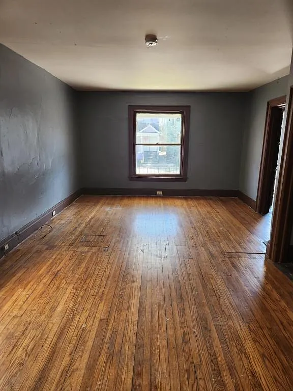 262 Breckenridge St Lower — Photo 4