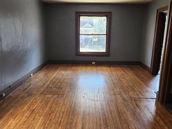 4th image of 262 Breckenridge St