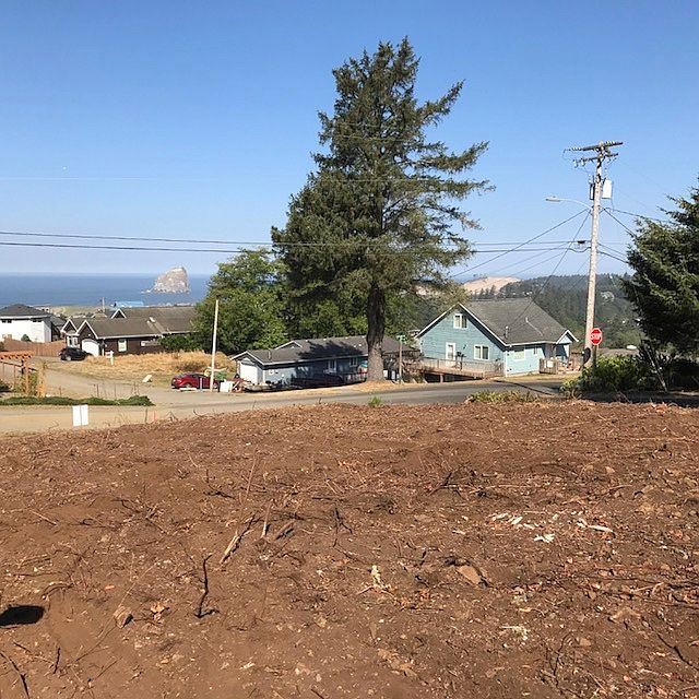 1st image of River View Dr