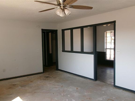 4th image of 1006 Tyler Ave NW