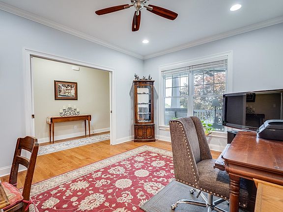 4th image of 4261 Dahlia Ct