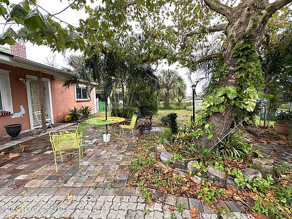 3rd image of 1112 Broadmoor Dr