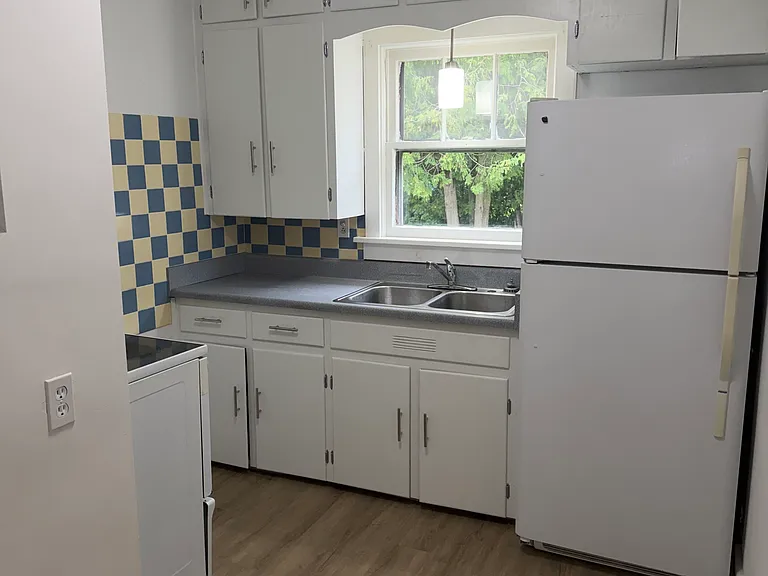532 Cedar St — Photo 4