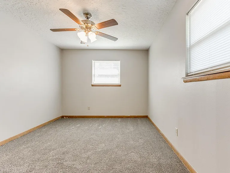 306 S Mercedes Dr — Photo 17