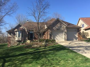 733 Augusta Dr, Rochester Hills, MI 48309