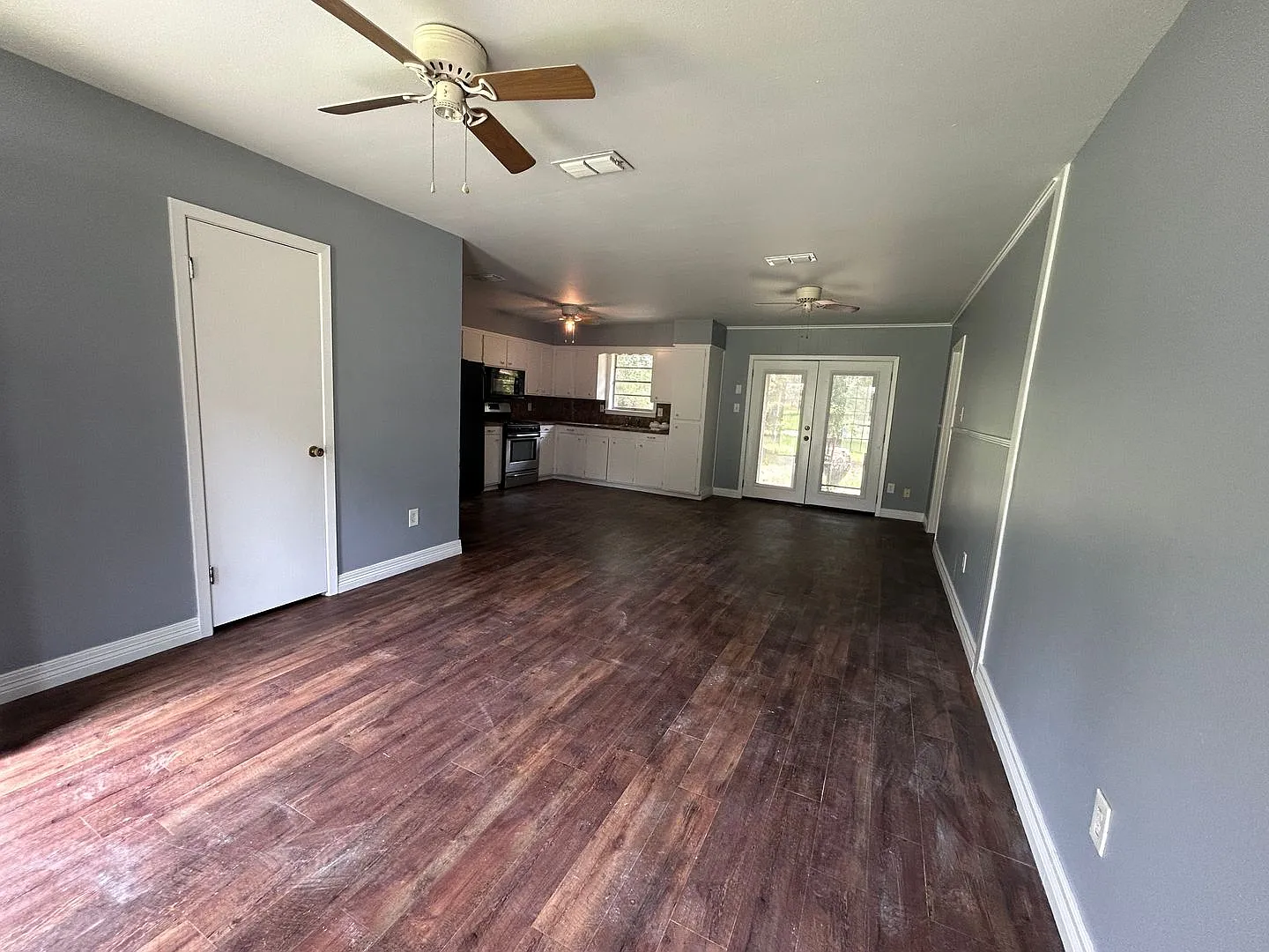 Remodeled 3 Bedroom Pines Road Area Home — Photo 2