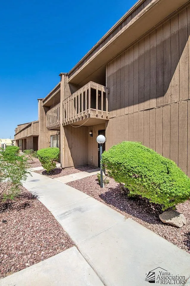 2 bed, 1.5 bath, 1330 sqft, $1,000 — Photo 2